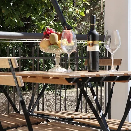 Cavour Holidays * צ'פאלו