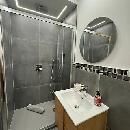 Cavour Holidays צ'פאלו