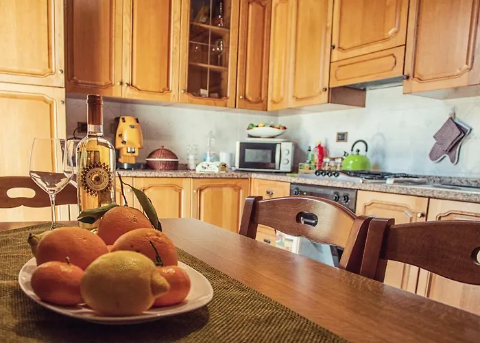 Cavour Holidays Чефалу