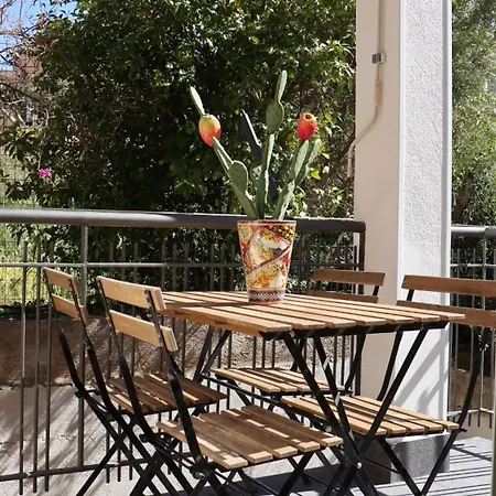 Cavour Holidays Апартаменти Чефалу