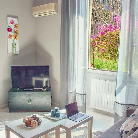 Cavour Holidays Apartamento *